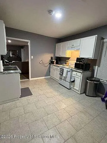 125 N River St - D — Photo 2