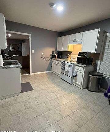 2nd image of 125 River St