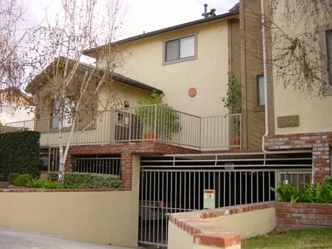 1206 Viola Ave — Photo 3