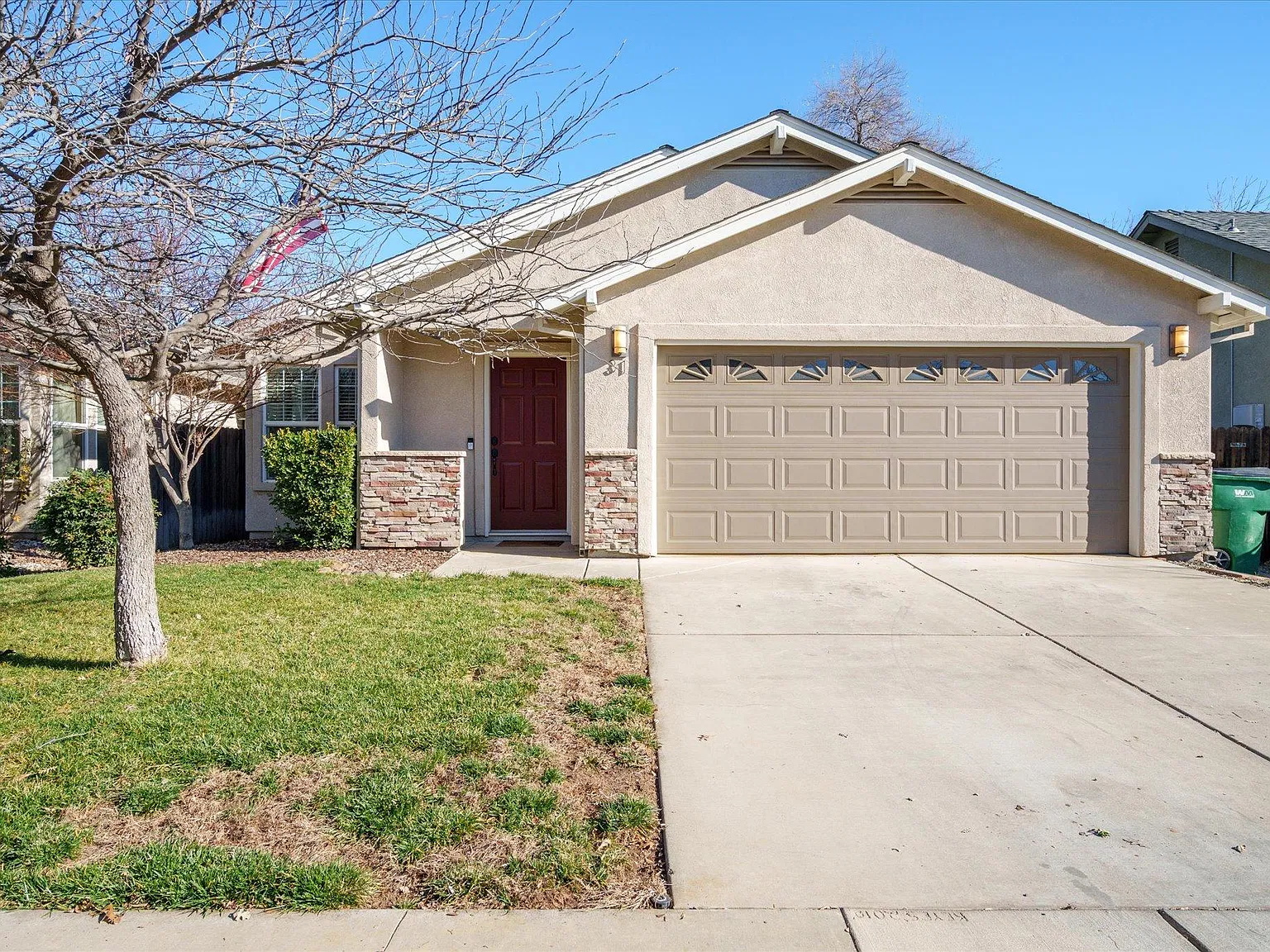 4 bed, 1402 sqft, $2,225 — Photo 1