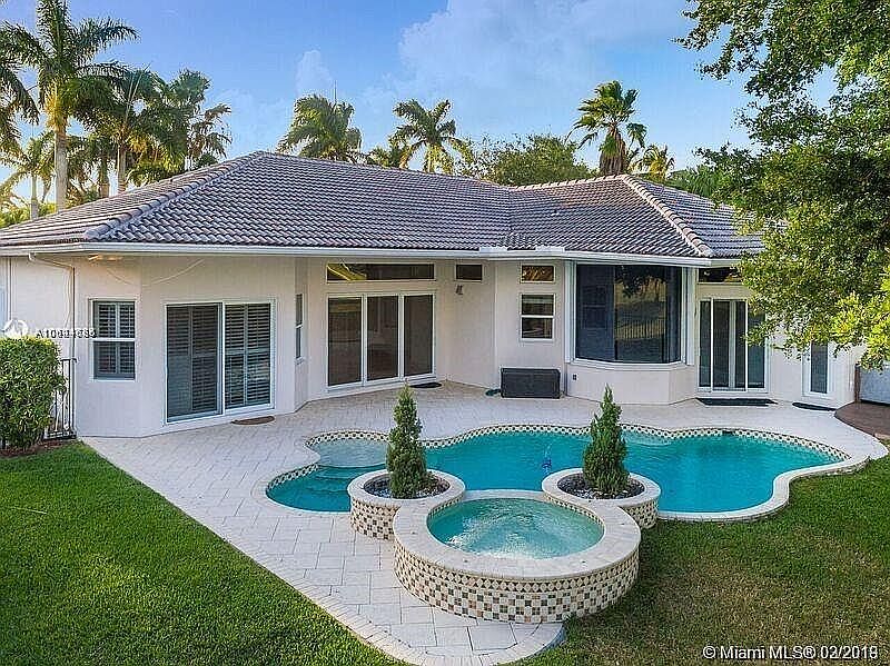 1st image of 2526 Golf View Dr