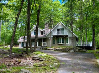 128 Gaskin Dr, Lords Valley, PA 18428