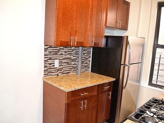 4th image of 140 Seaman Ave APT 4L