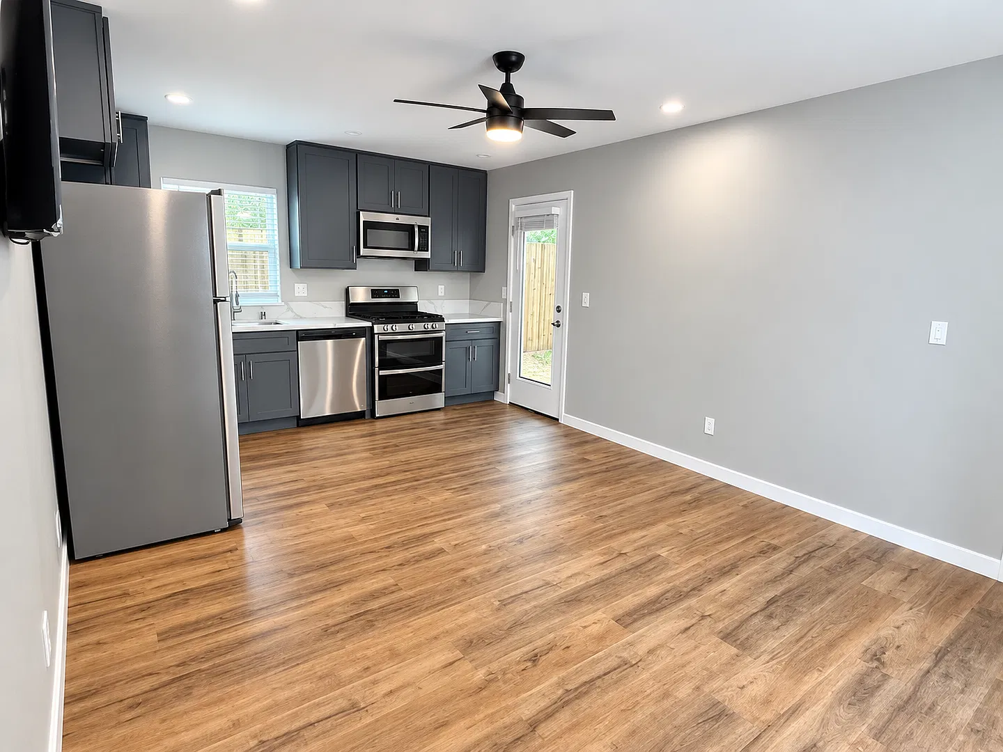 Rare 4-Bedroom, 4-Bathroom Home Near Campus with a Great Courtyard! — Photo 4