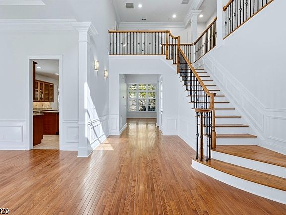 2nd image of 6 Tillou Rd W