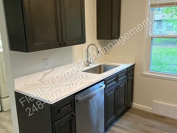 3rd image of 10611 Corning Ave
