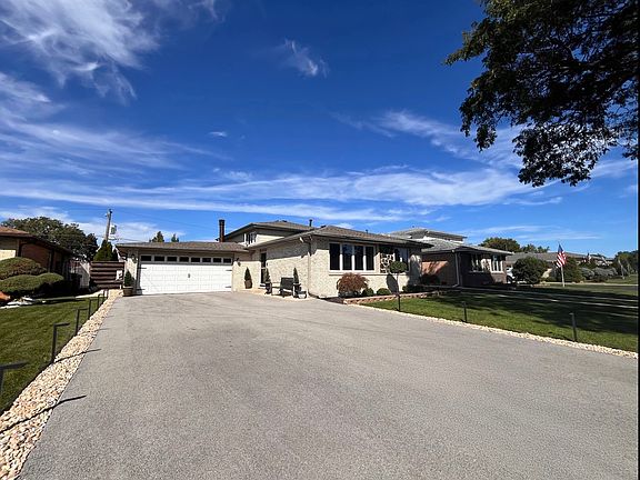 2nd image of 7934 W 81st Pl