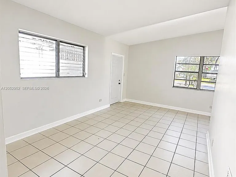 821 SW 2nd St — Photo 15