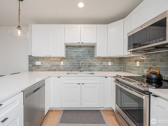 5th image of 3015 61st Avenue SW #B