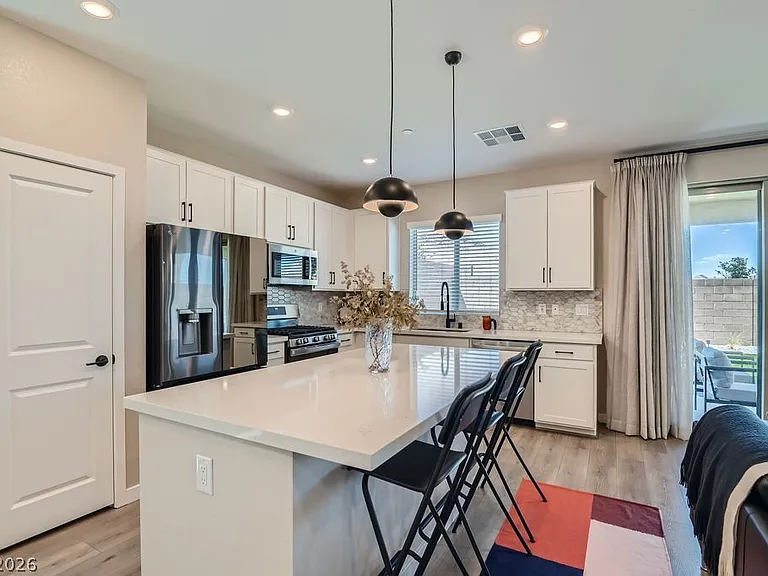 11604 Desert Hollow Ave — Photo 10