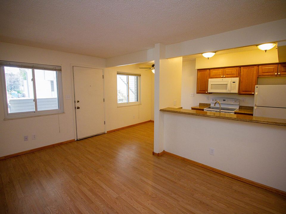 Wood laminate in Living Room, Kitchen and Dining Room