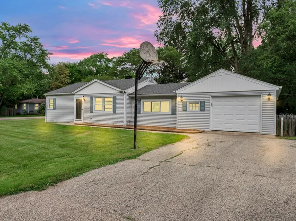 14 McKinley St, Lake In The Hills, IL 60156