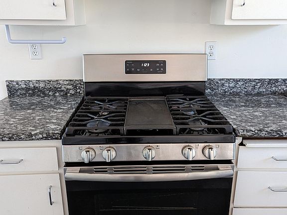 5th image of 8529 Bancroft Ave