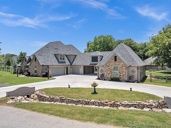 2nd image of 18808 E Crooked Oak Dr