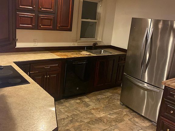 2nd image of 41 Vine St Floor 1