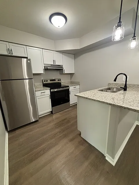 847 South Lake Park Avenue - 34-W — Photo 2