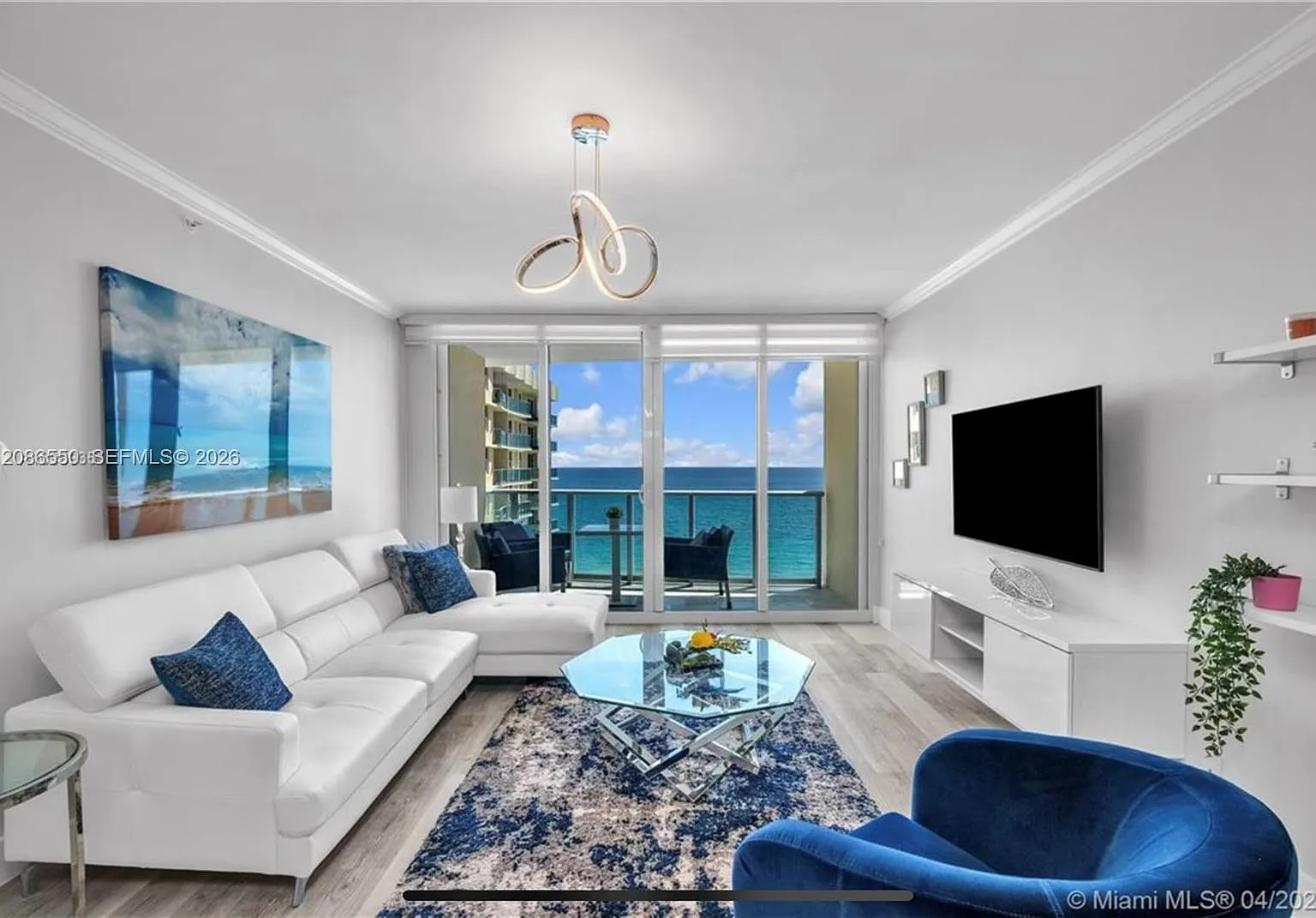 Wave Condo — Photo 3
