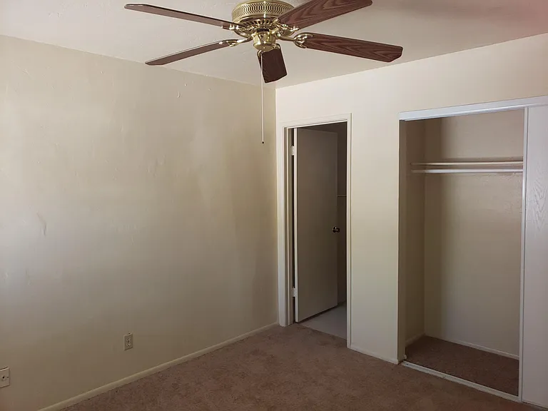 1536 S River Dr — Photo 21
