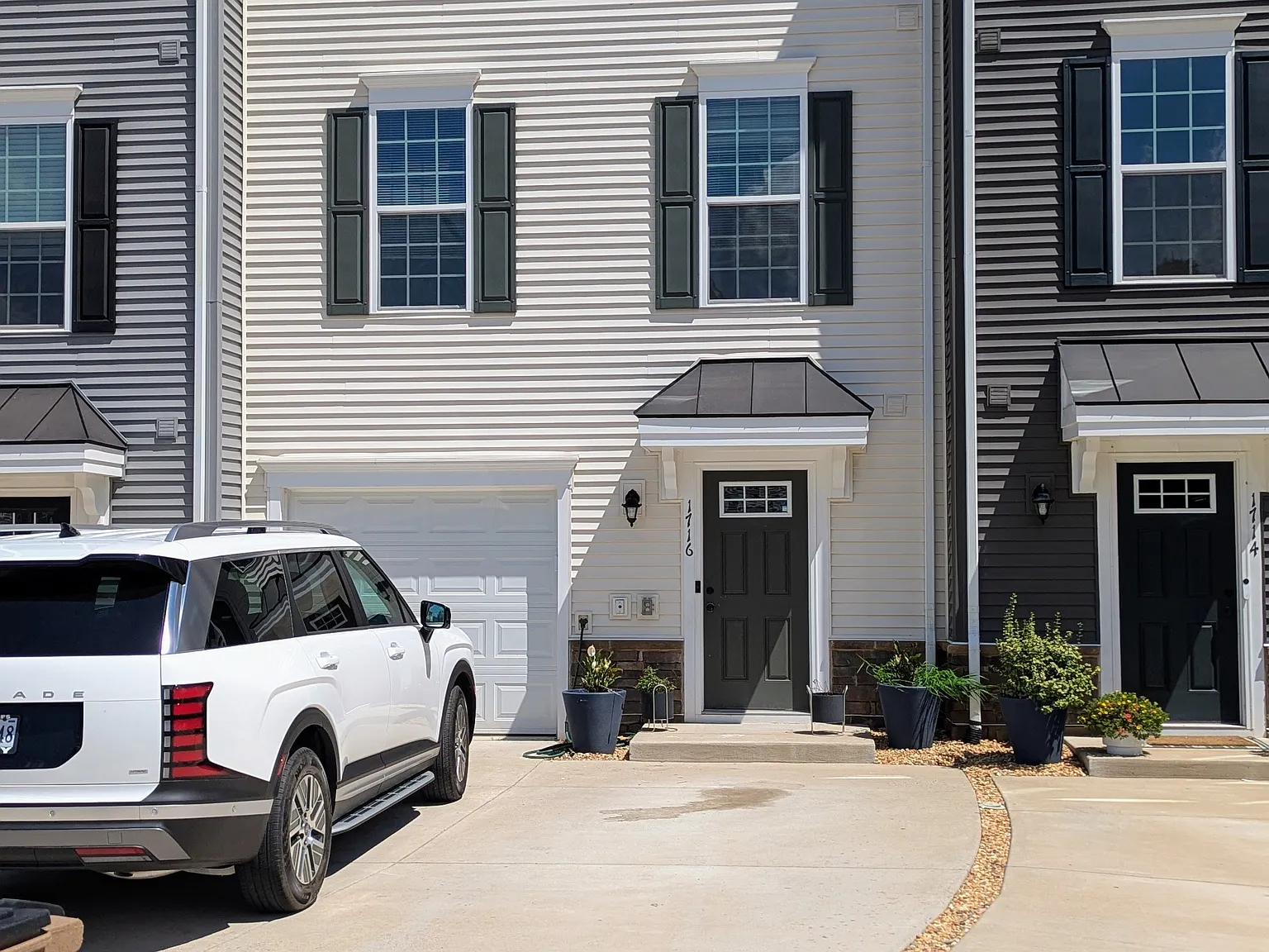 3 bed, 2.5 bath, 1700 sqft, $2,550 — Photo 1
