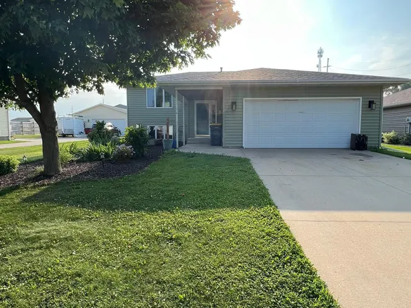 320 8th St SW, Plainview, MN 55964