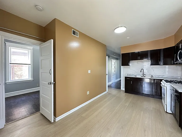 2713 W 16th St #4 — Photo 8