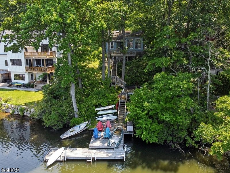 1st image of 1009 Lakeside Drive East