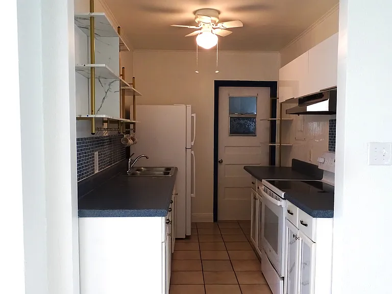 303 Georgetown Ave — Photo 24