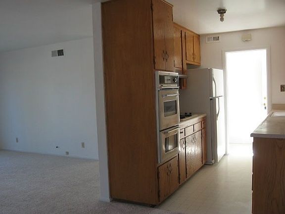 4th image of 1366 Yale Pl