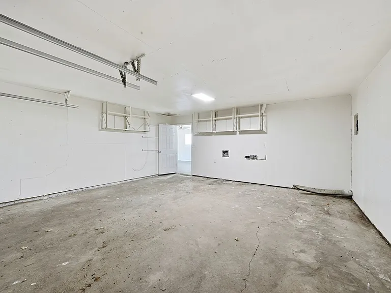 2721 Ash Park Dr — Photo 33
