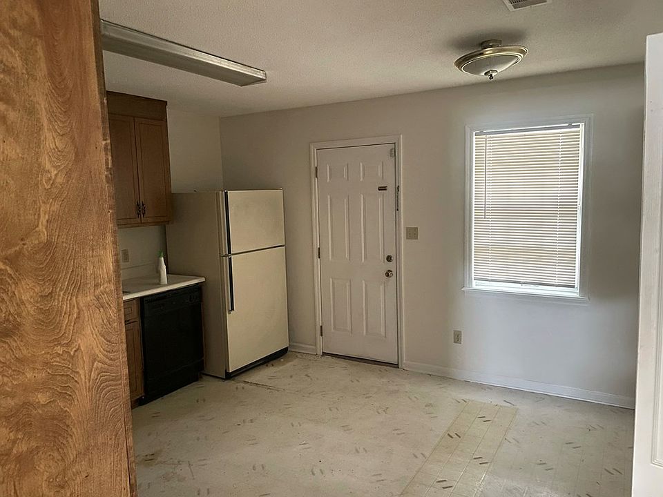1st image of 2302B Pineview Dr