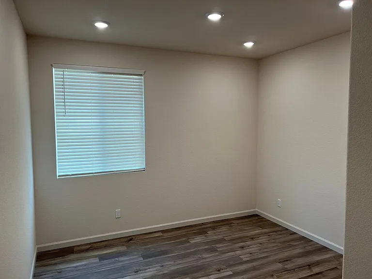 407 Cardini Ct — Photo 13