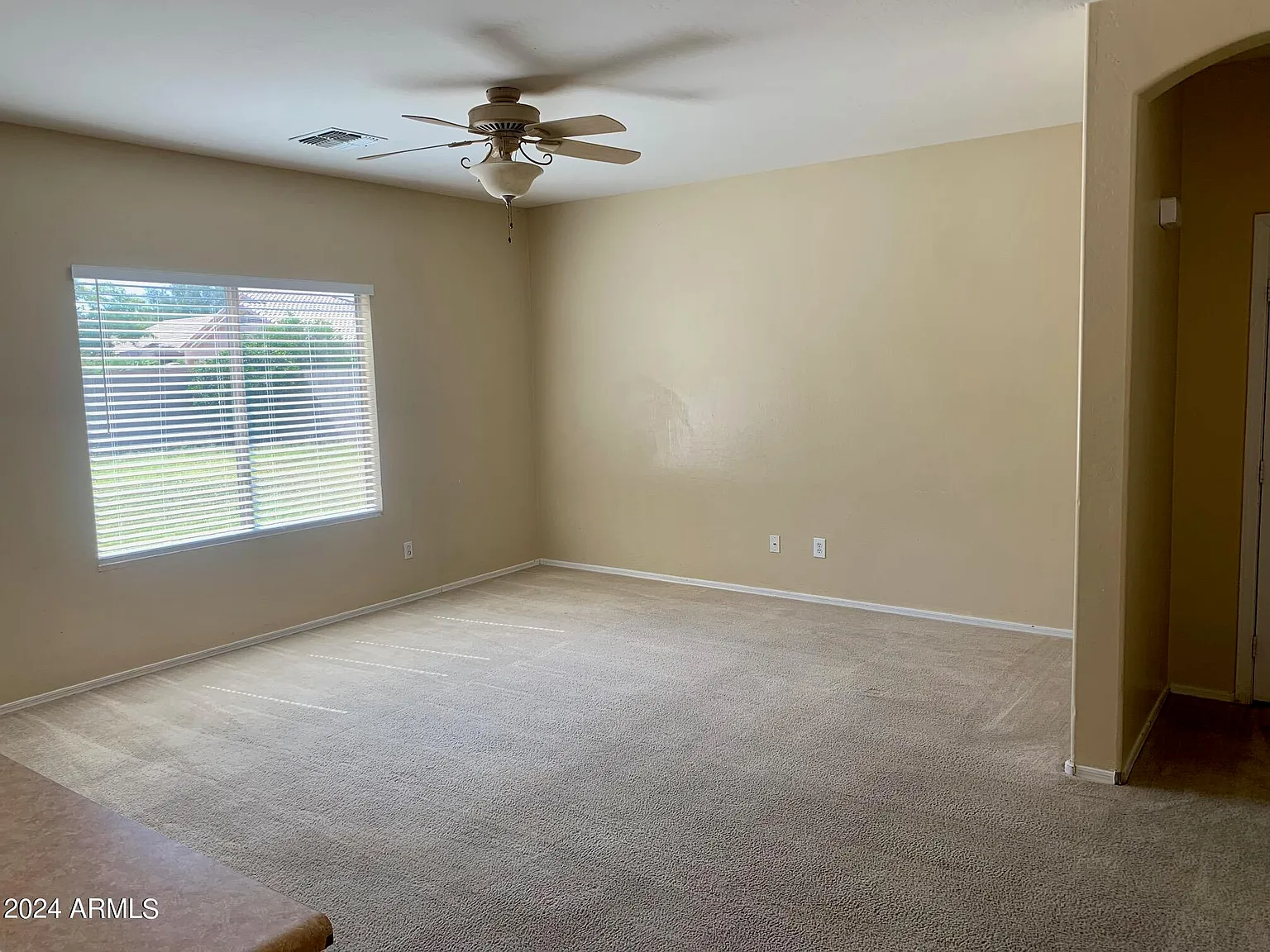 4 bed, 2.5 bath, 2494 sqft, $1,995 — Photo 4