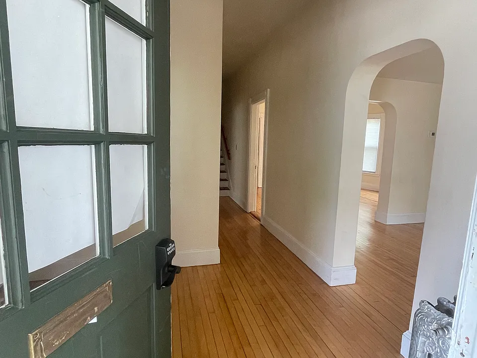 360 Woodford St