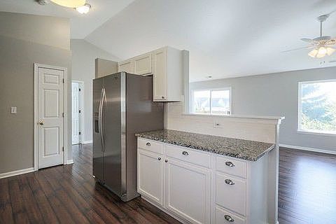 3rd image of 817 Asbury Dr #817
