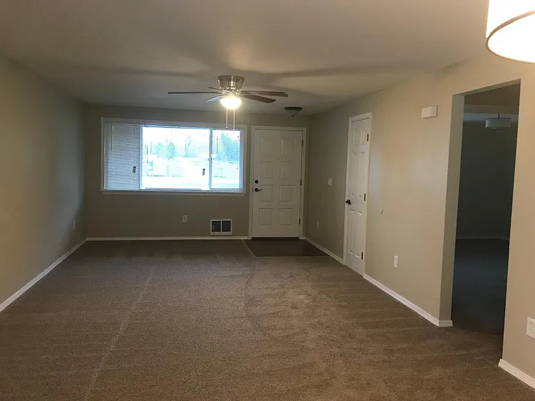 7612 Henderson Blvd SE — Photo 4