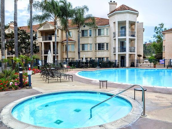 2nd image of 580 Camino De La Reina Unit 117