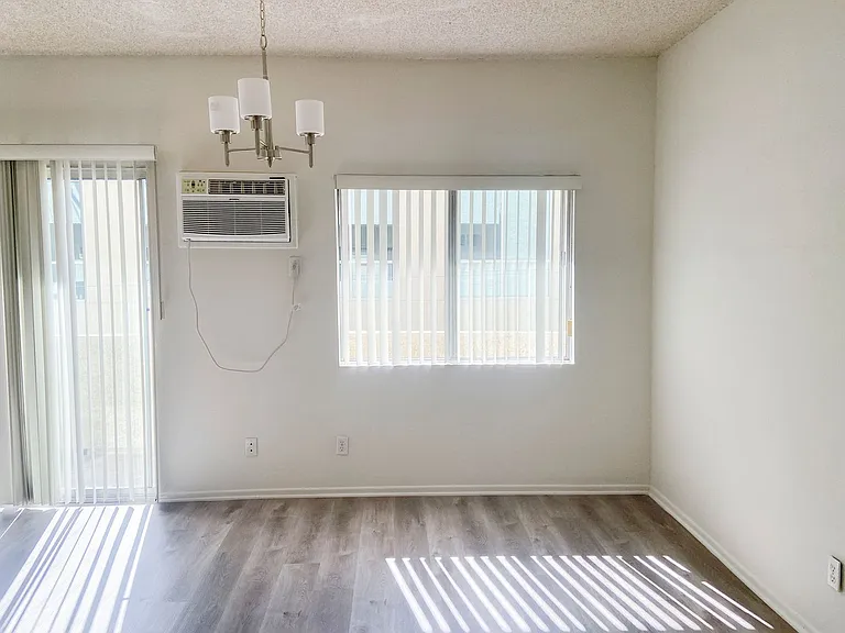 10644 Eastborne Ave — Photo 6