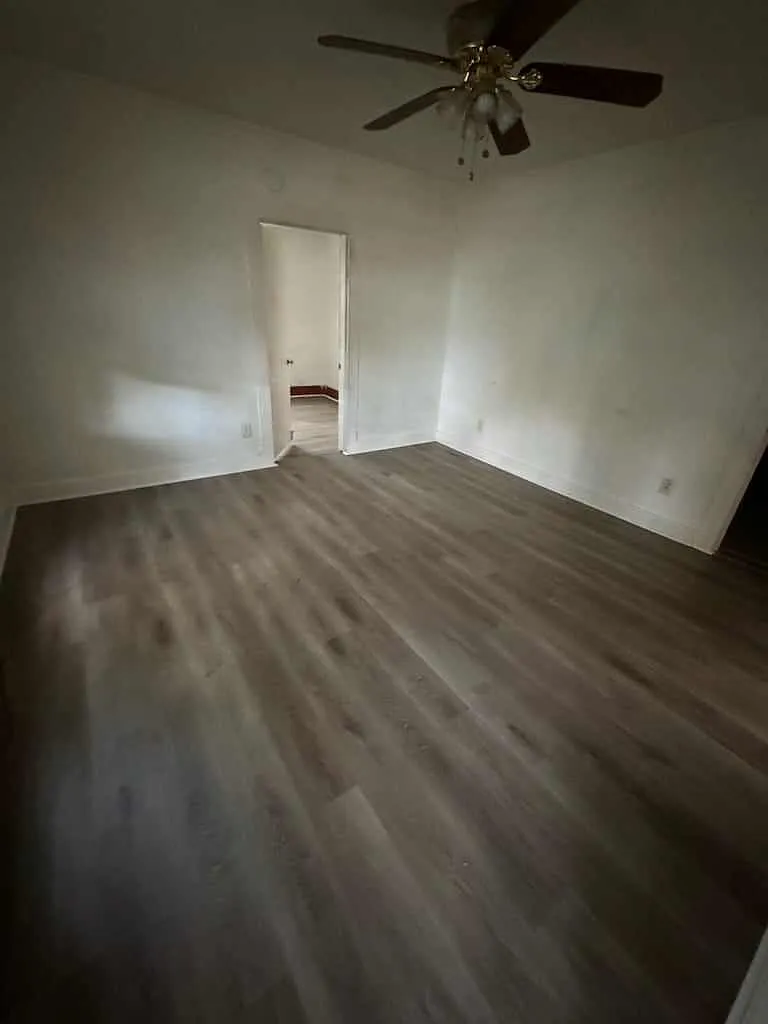Building Photo - 102 W Locust St #1/2
