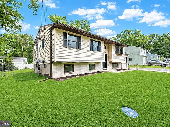 2nd image of 1332 Hunter Blvd