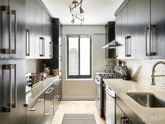 4th image of 10 E End Ave APT 2-D