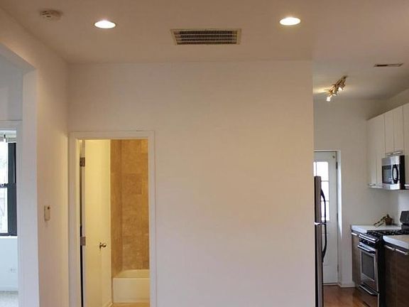 4th image of 1212 W Foster Ave #2