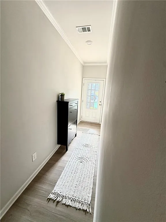 3 bed, 2.5 bath, 1800 sqft, $2,100 — Photo 4