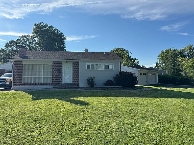 425 Marianna Dr — Photo 1