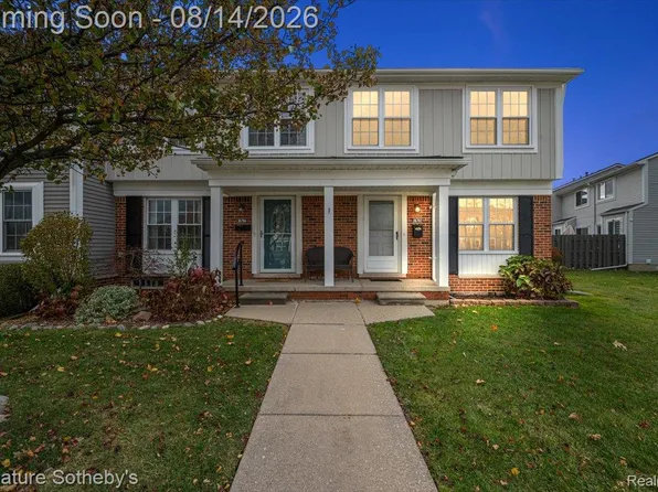 36702 Park Place Dr, Sterling Heights, MI 48310