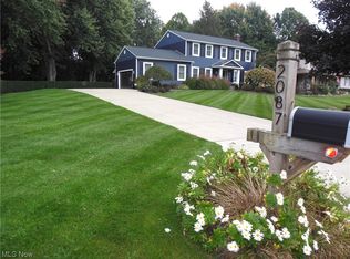 2087 Chimney Ridge Dr, Madison, OH 44057