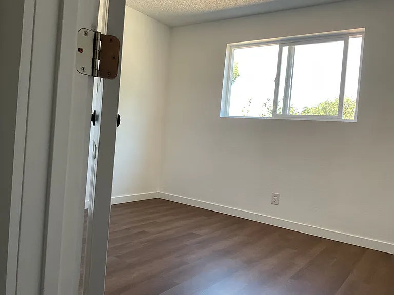 360 NW Elm St #A — Photo 10