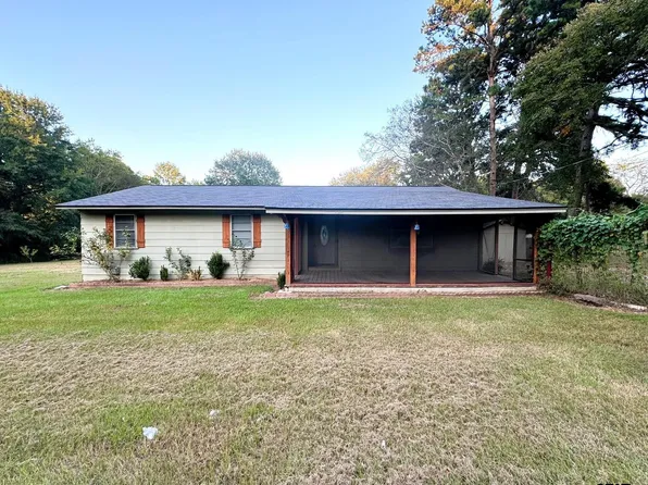 135 County Road 1105, Daingerfield, TX 75638