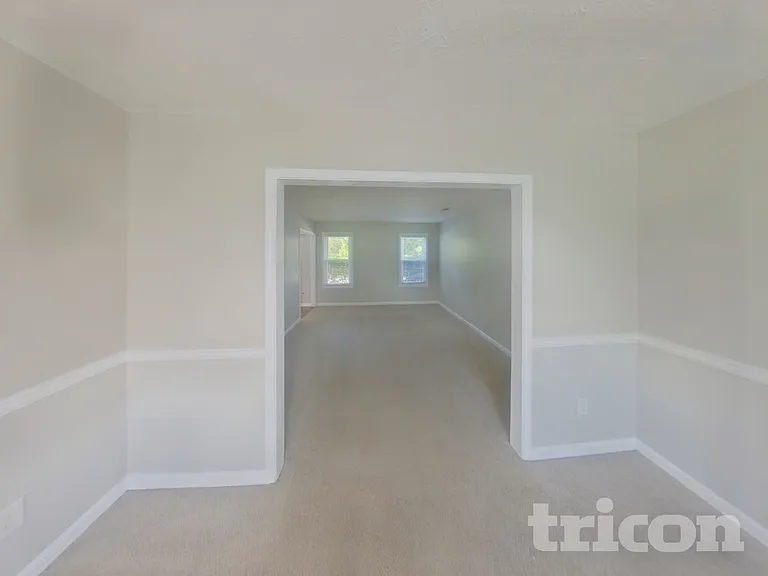 1916 Hillspring Ln — Photo 4