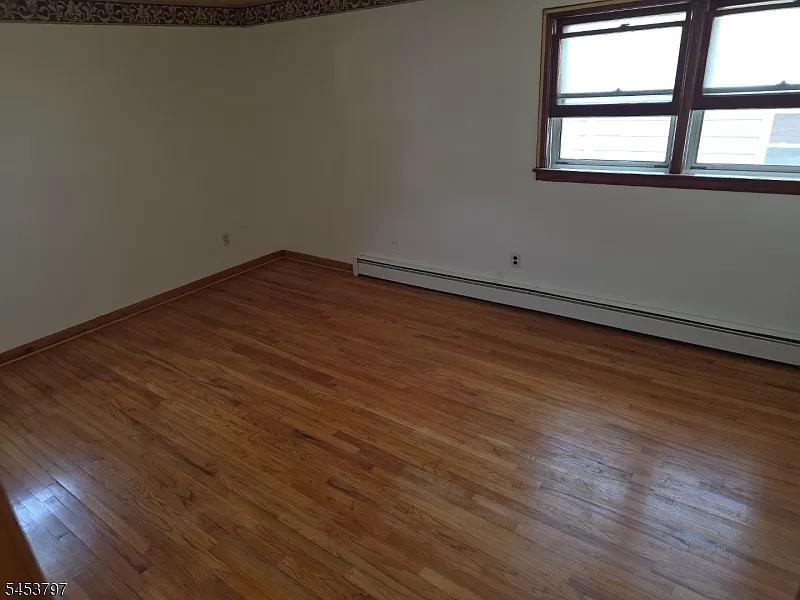 3 bed, 1.0 bath, $2,550 — Photo 2