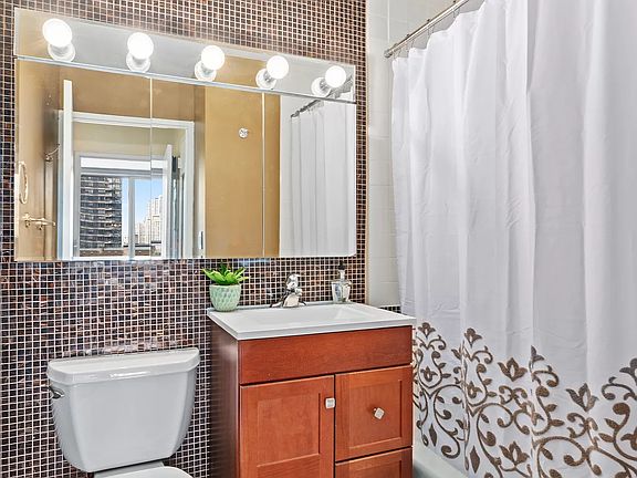 4th image of 333 E 45th St APT 22C